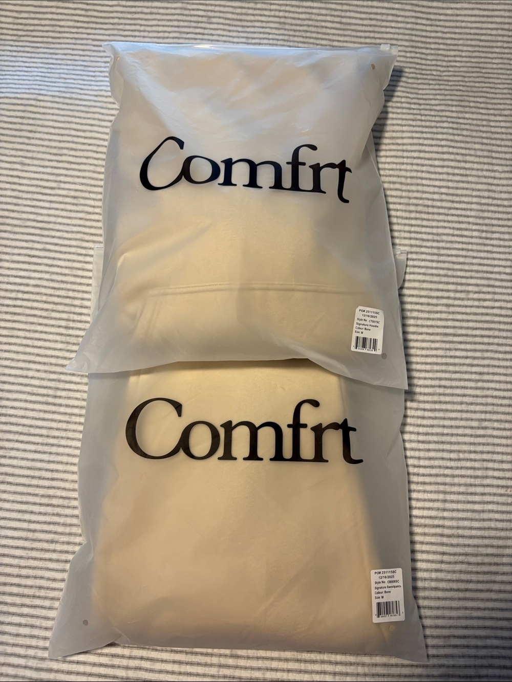 Comfrt Minimalist Set ~ Hoodie and Joggers Size Medium ~ Bone ~ NWT - Picture 16 of 16